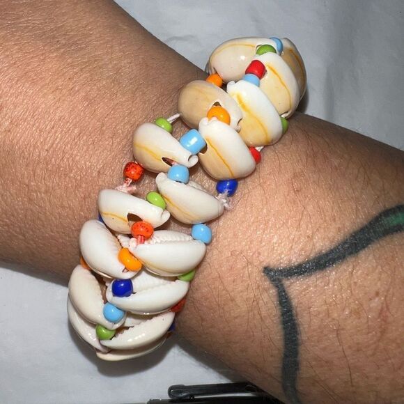 Vintage Shell and Colorful Seed Bead Bracelet - Picture 1 of 7